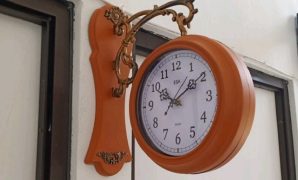Jam Dinding 2 Sisi guna Menciptakan Kesan Vintage Jam Dinding 2 Sisi